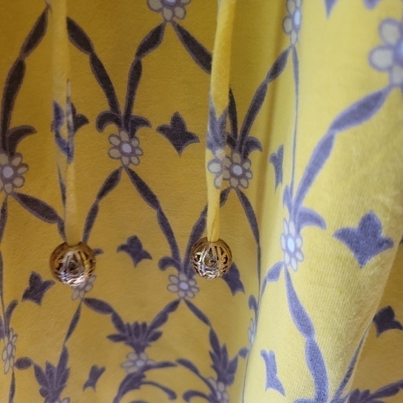 Juice couture dress has ruffled on or off shoulder sleeves, size medium. - Picture 6 of 7